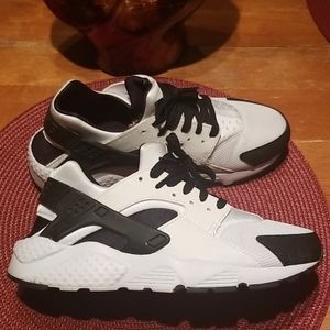 Nike Huarache. Size 8.5